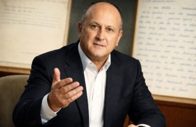 Dan Șucu a semnat un angajament cu Securitatea și a scris 58 de note informative conform dosarului său publicat integral