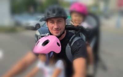 Marian Godină, reclamat penal pentru o fotografie cu fiicele sale pe bicicletă