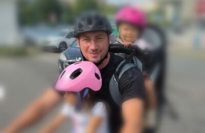 Marian Godină, reclamat penal pentru o fotografie cu fiicele sale pe bicicletă