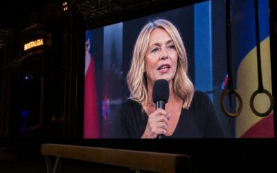 Nadia Comăneci a apărut pe ecran la festivalul Nostalgia pentru a marca jumătate de secol de la nota 10 perfectă
