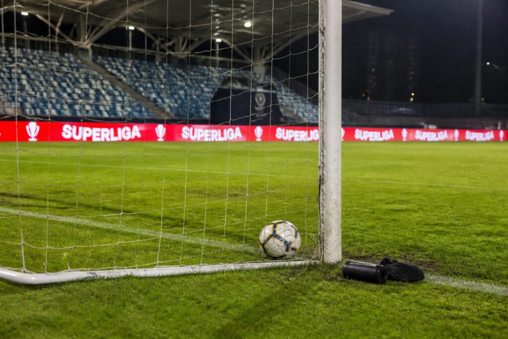 Portarul Codruț Sandu a blocat liderul Dinamo într-un meci încheiat la egalitate