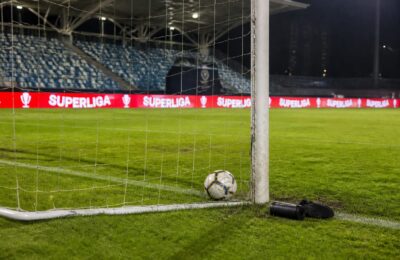 Portarul Codruț Sandu a blocat liderul Dinamo într-un meci încheiat la egalitate
