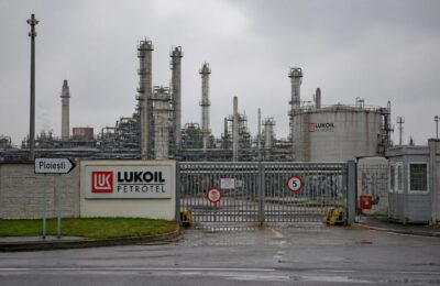 Rafinăria Petrotel Lukoil a intrat în insolvență blocând 21% din producția de carburanți a României