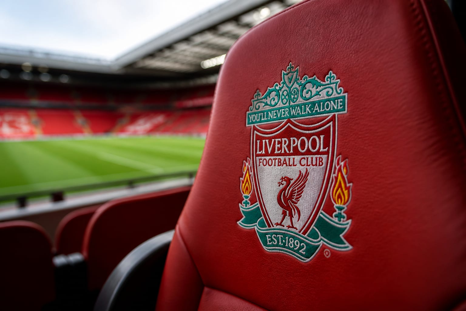 Un consorțiu care îi include pe Jeff Bezos și Eduardo Saverin negociază 30% din acțiunile clubului Liverpool