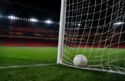 Manchester United a remizat cu Arsenal, 1-1, după două înfrângeri la începutul sezonului. Egalarea a venit în minutul 95