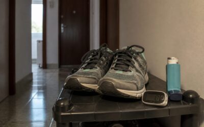 Mersul pe jos zilnic poate ajuta la controlul astmului la fel ca antrenamentele aerobice