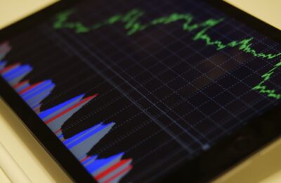 400 de participanți intră în ultima săptămână a simulării. Liderul are un randament de 5,35%
