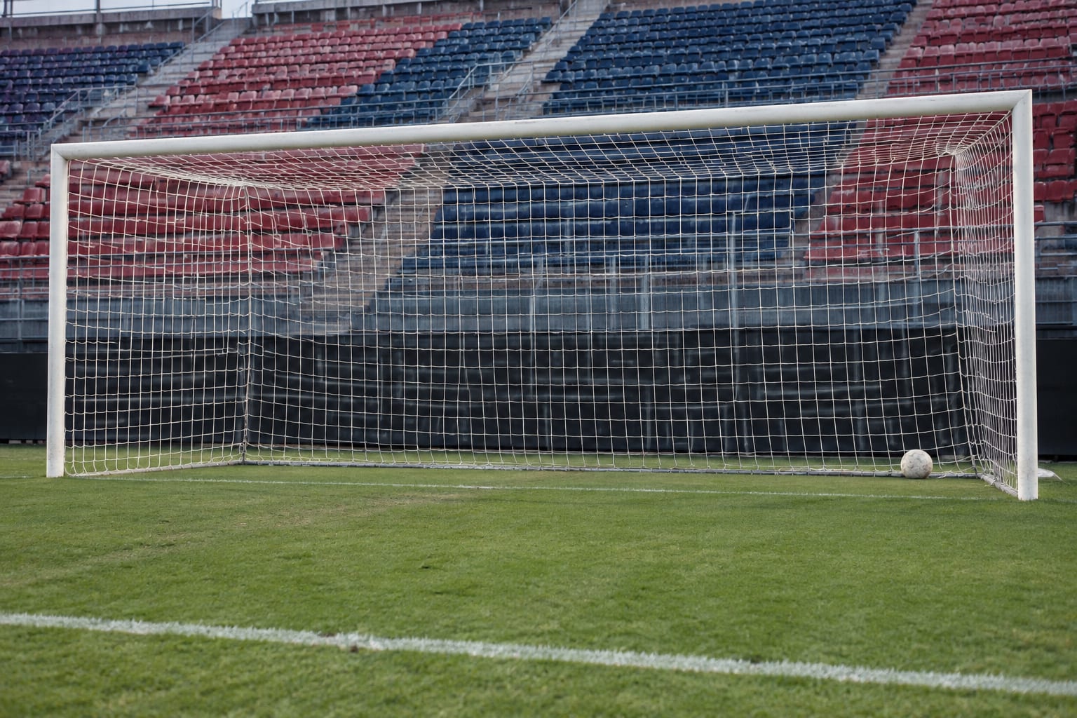 Poartă de fotbal pe stadionul Cagliari