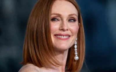 Julianne Moore și fiica sa, Liv Freundlich, au avut o apariție rară la Paris Fashion Week