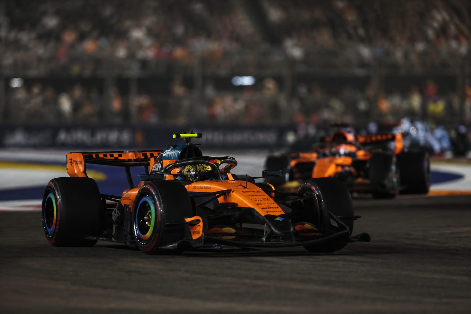 Mașini de curse pe circuit